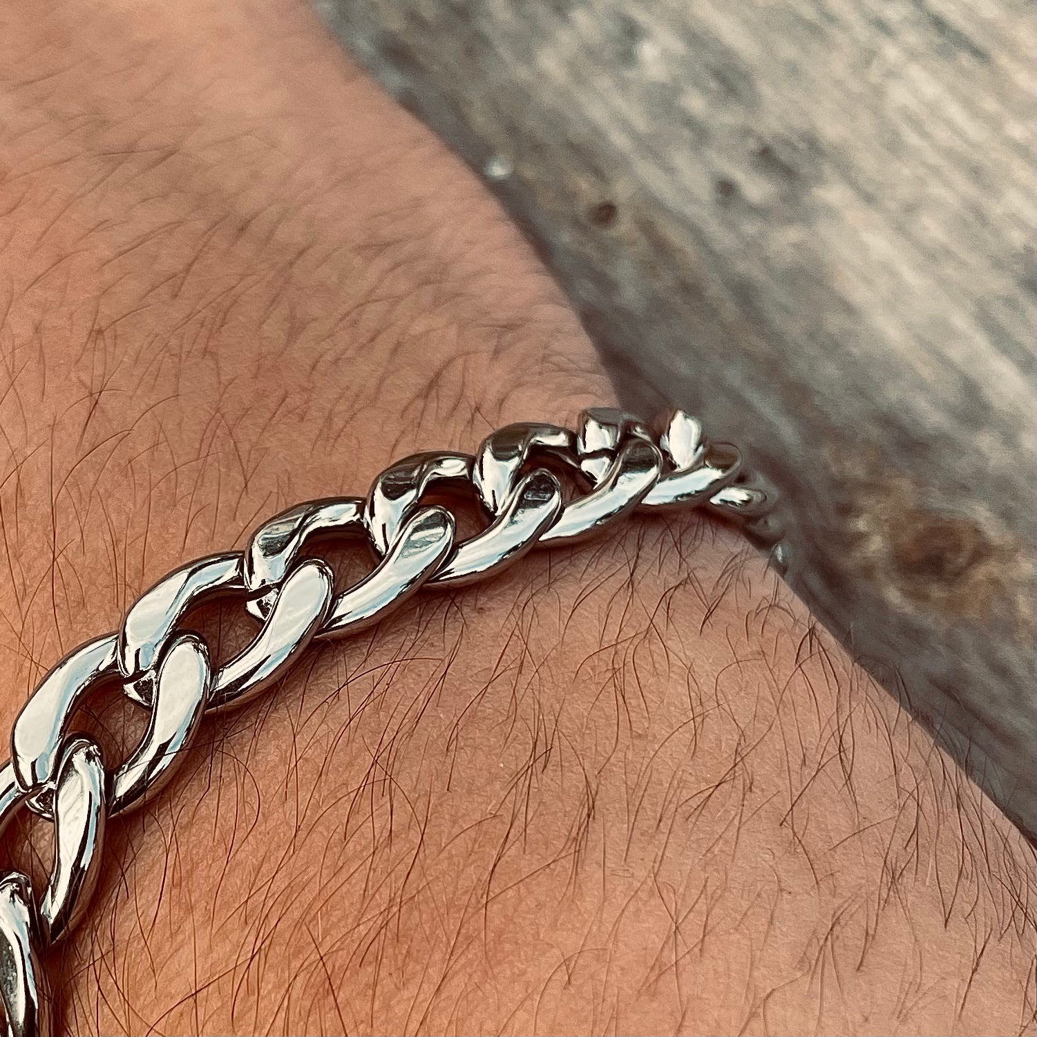 Alexander Silver Handcuff - LeoNegro